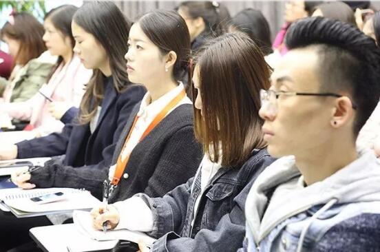 惠买员工参加培训交流会