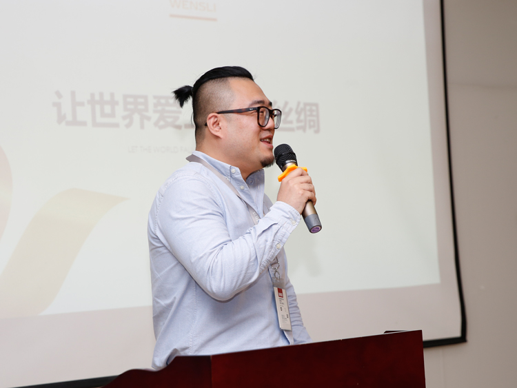 万事利总经理陈罡向会员朋友们介绍万事利的历史及开发的产品