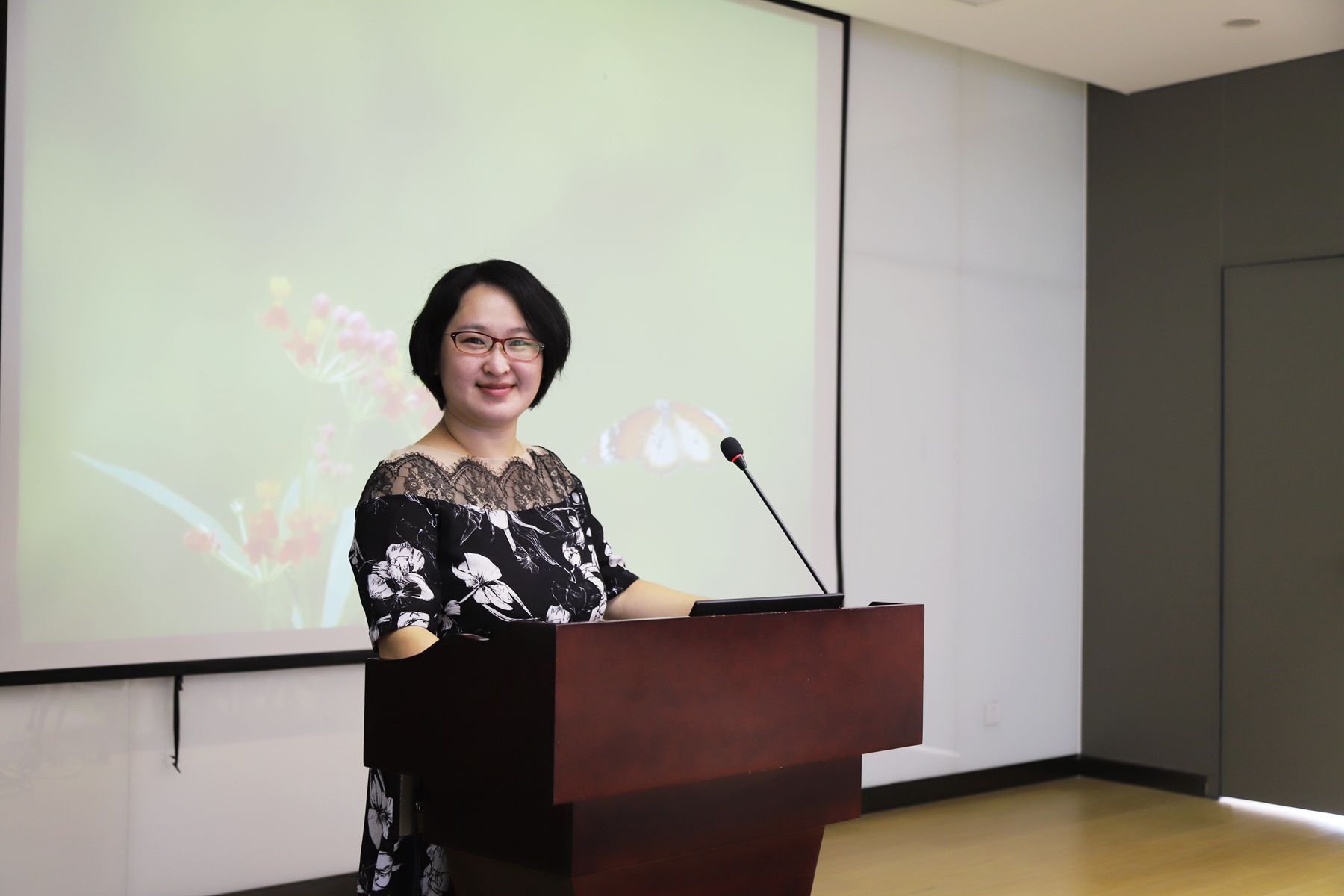 惠买大学金瑛老师